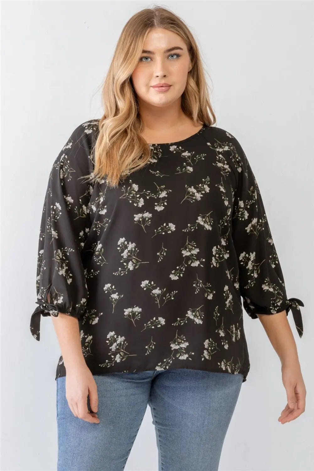 Zenobia Plus Size Floral Round Neck Blouse - Nikki’s Place