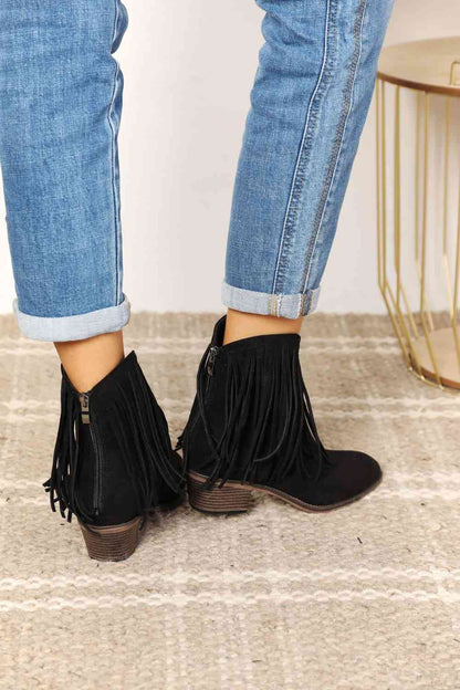 WesternBoots, CowboyStyle, AnkleBoots, FringeDetails, FashionFootwear, CowgirlChic, StylishBoots, RodeoFashion, TrendyFootwear, FestivalStyle, StatementBoots, VintageVibes, FashionistaEssential, ChicCowgirl, WildWestFashion