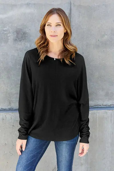 LongSleeveTee, RoundNeckShirt, CasualWear, ComfortableFit, VersatileStyle, EverydayFashion, WardrobeEssential, ClassicDesign, RelaxedStyle, FullSizeTee, StaplePiece, QualityFabric, FashionBasic, WearableComfort, EffortlessChic