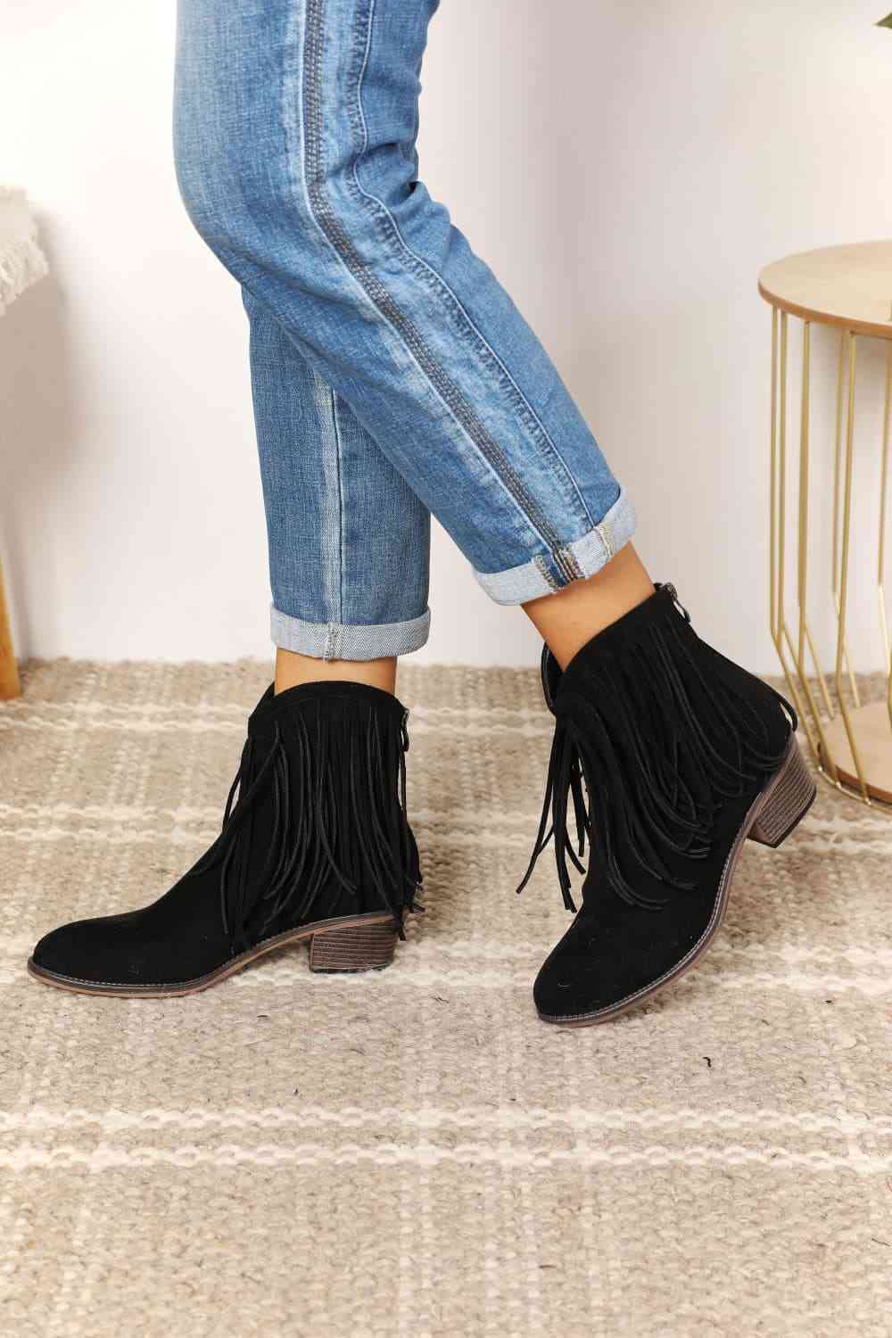 WesternBoots, CowboyStyle, AnkleBoots, FringeDetails, FashionFootwear, CowgirlChic, StylishBoots, RodeoFashion, TrendyFootwear, FestivalStyle, StatementBoots, VintageVibes, FashionistaEssential, ChicCowgirl, WildWestFashion