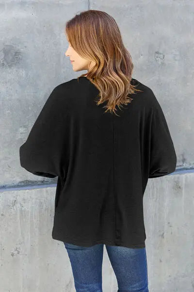 LongSleeveTee, RoundNeckShirt, CasualWear, ComfortableFit, VersatileStyle, EverydayFashion, WardrobeEssential, ClassicDesign, RelaxedStyle, FullSizeTee, StaplePiece, QualityFabric, FashionBasic, WearableComfort, EffortlessChic